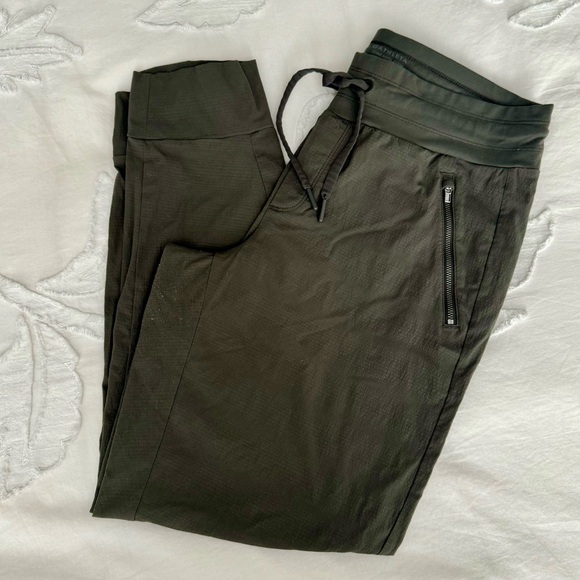 ATHLETA North Trekkie Joggers in Olive sz 10 - Picture 4 of 8